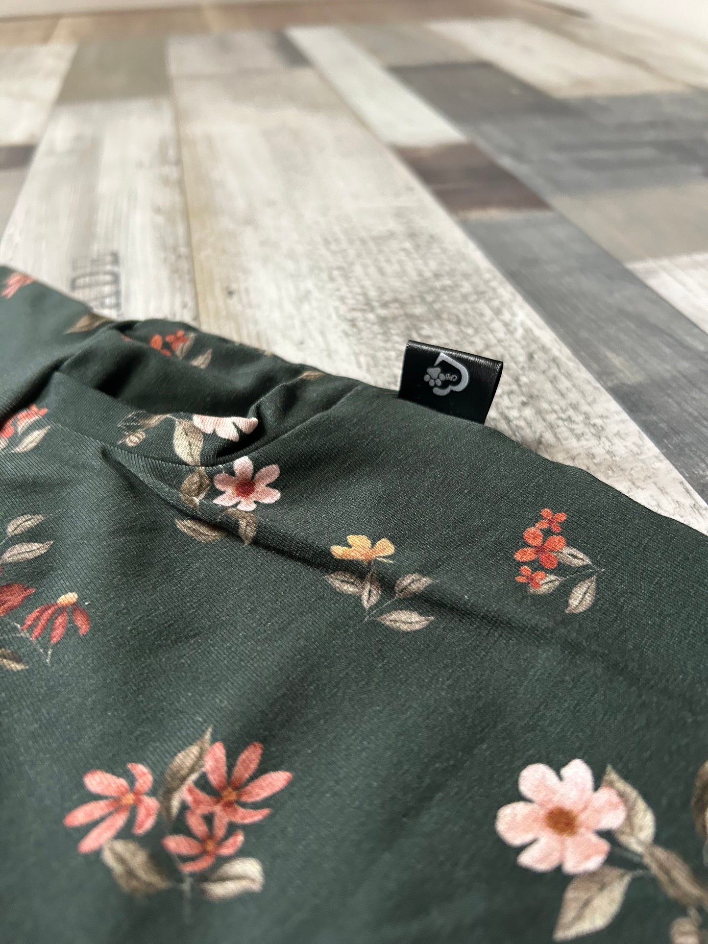 pantalon évolutif fleur sur fond vert forêt 12-36 mois